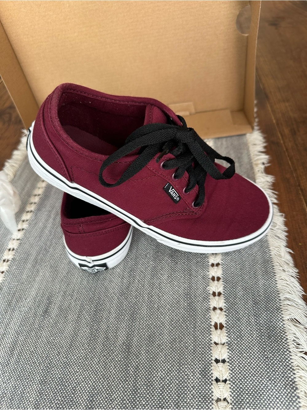 Vans Kids Low-Top Sneakers in Burgundy with Black Laces